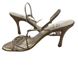 STUART WEITZMAN “Converge” Brass strappy open toe sandal Size 7
